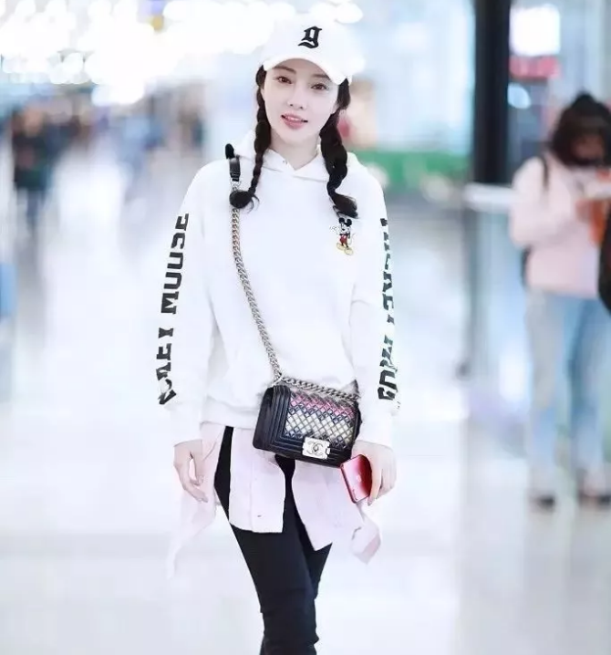 今年秋冬最chic！原來短發(fā)和帽子這么配?。? border=