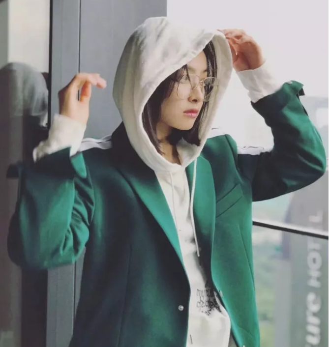 今年秋冬最chic！原來短發(fā)和帽子這么配?。? border=